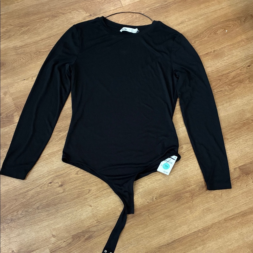 Elodie Classic Black Top‎